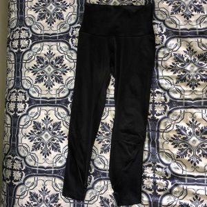 Lululemon Wunder Under size 6